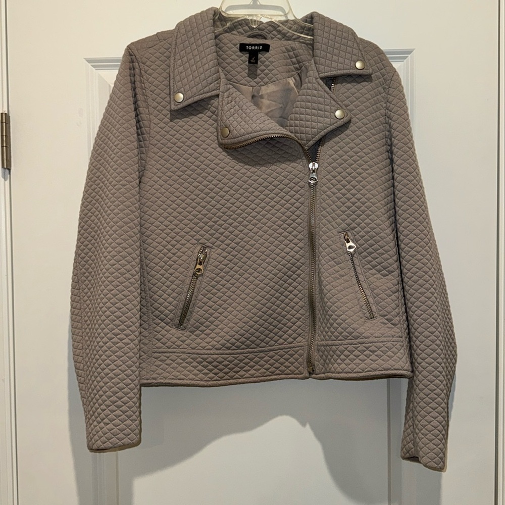 TORRID PEBBLE GREY QUILTED‎ KNIT MOTO JACKET - 2